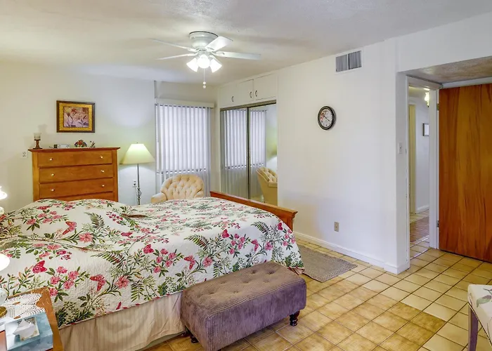 Holiday home 1/2 Mi To Light Rail: Midtown Phx W/ Patio *