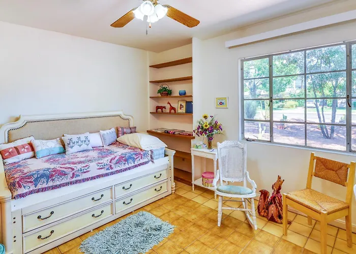 Holiday home 1/2 Mi To Light Rail: Midtown Phx W/ Patio *