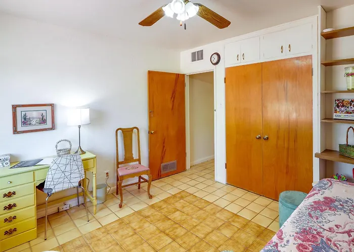 Holiday home 1/2 Mi To Light Rail: Midtown Phx W/ Patio *