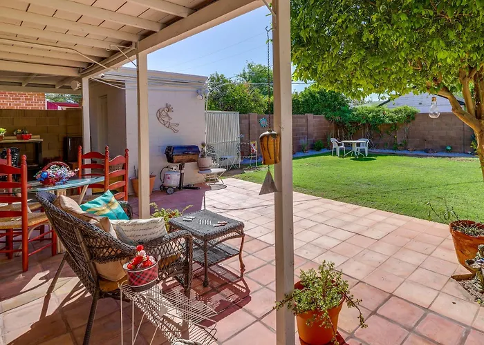 Holiday home 1/2 Mi To Light Rail: Midtown Phx W/ Patio