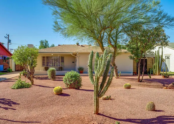 Holiday home 1/2 Mi To Light Rail: Midtown Phx W/ Patio